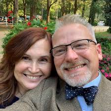 Should restaurants have systems for curbside pickup?