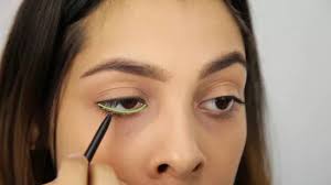 Apply eyeliner to your upper lid. How To Apply Pencil Eyeliner With Pictures Wikihow