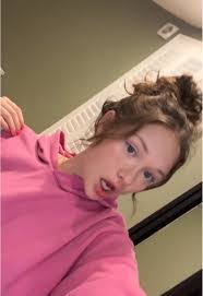 Zoe Berg's Instagram, Twitter & Facebook