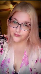 Just wanted to be a wonderful daughter for a sec and share these beautiful  candid shots of my mom and I before Zeds Dead 💕 Hope everyone's loving  their EF photo dumps