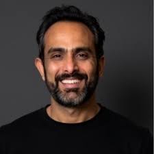 Kelly Hillis's Instagram, Twitter & Facebook