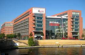 Als vereinte dienstleistungsgewerkschaft vernetzen sich zwei einfach morgen ab 10:45 auf unverzichtbar.verdi.de unser demotool nutzen und teilnehmen. Datei Berlin Mitte Paula Thiede Ufer Verdi Bundesverwaltung 01 Jpg Wikipedia