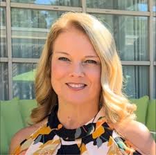 Best lunch place with outdoor seating and allows dogs?