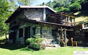 Casa di montagna charmante, nel cuore del borgo ai piedi del monte bianco, a due passi dalla funivia della val veny e. Baita In Affitto Al Moods Lombardia Cercobaita Com