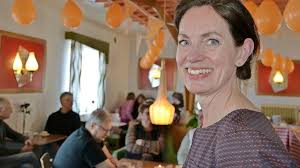 Judy driver Café Hälla i sommar