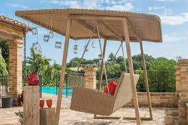 Bei uns erhältst du eine große. Outdoor Rattan Hollywoodschaukel Altalena