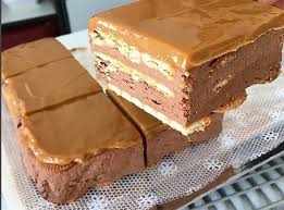Am glazurat tortul cu o crema facuta din mascarpone, ciocolata cu lapte. Un Tort De Vis Asa Se Si Cheama Tort Vis De CiocolatÄ FÄrÄ Coacere O BunÄtate Care Ti LasÄ Gura ApÄ Floare De Tei