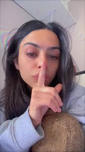 julia, 28 ans, vient complètement de naître