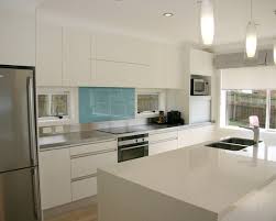 Kitchen set minimalis untuk desain dari kitchen set ini memakai konsep minimalis dan warna dengan dominan warna natural. Gambar Desain Kitchen Set Minimalis Modern 3