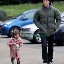 Stephen Campbell Moore Spotted In London England With His 2 Year Old Daughter Ivy Rose Feb 23 Realtimeim Stephen Campbell Moore Ivy Rose Daddy And Son