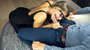 Sexy secretary sucks the promotion out of her bosss dick - Amateur Porn