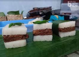 Jangan ngebayangin es teler di mangkok dengan es alus di atasnya, es teler sini nih, dihidangkan di gelas. Kesukaan Sultan Hamengkubuwono Jadah Tempe Ada Di Kediri Beritajatim Com