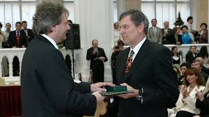 Szívbemarkoló beszédekkel vettek búcsút pályatársai sas józsef humoristától budapesten, a kozma utcai zsidó temetőben. Az Mrsz Sajat Halottjanak Tekinti Sas Istvant 24 Hu