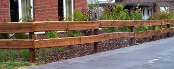 Staketenzaun für bauerngarten aus akazienholz. Bonanzazaun Und Bohlenzaun Richter Zaune Carports