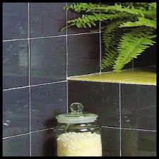 Erfahrene fliesenleger werden die fliese jetzt mit zwei händen über ihre zeigefinger zerbrechen. Wandfliesen Verlegen Fliesen Richtig Kleben Wande Vorbereiten