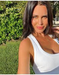 Zarate al Cosenza per la salvezza. In riva al Crati anche la moglie/modella  Natalie Weber?