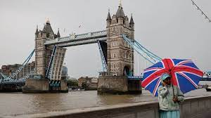 Tower bridge is a grade i listed combined bascule and suspension bridge in london, built between 1886 and 1894, designed by horace jones and engineered by john wolfe barry.the bridge crosses the river thames close to the tower of london and is one of five london bridges owned and maintained by the bridge house estates, a charitable trust founded in 1282. 1nh3kicd2ul Em