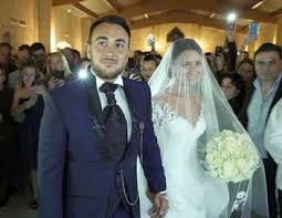 Quelques heures plus tard, on apprenait que le pdg d'amazon était en couple avec lauren sanchez, une animatrice télé et pilote d'hélicoptère. Incroyables Mariages Gitans Du Mercredi 10 Mars 2021 Teleobs