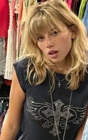 Daisy Berry (daisyberry02)