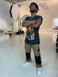 He measures 5 feet 8 inches in height and his weight is 70 kg in kilograms. Big Sean Big Sean Celebrity Trends Outfit Of The Day