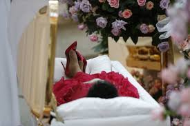 Known as the 'queen of soul,' she made hit songs such as 'i never loved a man (the way i love you). Fans Mourn Aretha Franklin At Gospel Infused Public Viewing