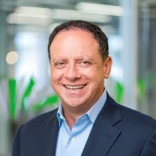 Linda Nimmo's Instagram, Twitter & Facebook