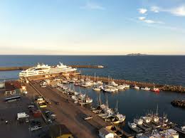 Le Boreal Au Quai De Cap Aux Meules En 2012 Voisinant Les Bateaux De Peche Et De Plaisance Le Boreal Docked In Bateaux De Peche Bateaux Iles De La Madeleine