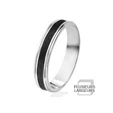 Une alliance homme, ce n'est pas seulement une bague de mariage pour homme qui symbolise l'engagement et l'amour éternel. Alliance De Mariage Or Blanc Et Carbone