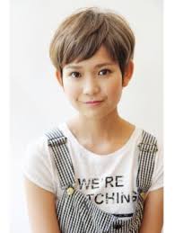 お洒落なベリーショートが気になる アレンジ ヘアカタログまとめ mery メリー 子供のヘアカット 女の子のヘアカット ミディアムショートヘア