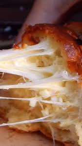 Pan Relleno Con Ajo Queso Y Cebolla De Verdeo Bien Facil Rapido Y Demasiado Sabroso Pan De Ajo Con Queso Receta De Pan De Ajo Pan De Ajo Casero