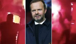 Manchester united chief executive ed woodward's house attacked with flares by fans; Watch Angry Manchester United Fans Attack Ed Woodward S 3m Mansion