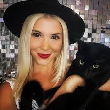 EYESHA (@eyeshaofficial) • Instagram photos and videos