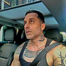 aaron.b.thornton (@athornfit) • Instagram photos and videos