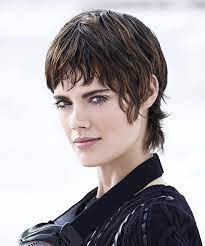 Anche senza la zazzera scapigliata e una lunga barba incolta, infatti, . Tutti I Tagli Di Capelli Scalati Dell Autunno Inverno 2019 20