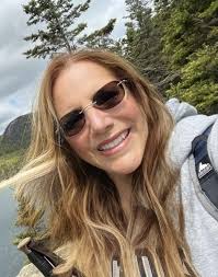 Bones" The Bones That Foam (TV Episode 2009)