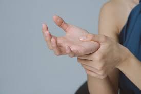Meskipun terjadi tidak lama, namun kondisi ini terserang trigger finger salah satu dari penyebab munculnya kondisi jari tangan kaku saat bangun tidur adalah karena terserang trigger finger. Waspada Carpal Tunnel Syndrome Saat Hamil Jika Tangan Sering Kebas Orami