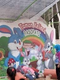 Taman kelinci terletak 4,6 km dari bukit cinta rawa pening ambarawa kab semarang jawa tengah, merupakan wahana rekreasi keluarga yang lebih mengarah ke rekreasi edukasi, belajar berkebun, membajak sawah, budidaya ikan dan sayuran aquaponic, outbound kids dan dewasa dan memanah. Ngainun Naim Taman Kelinci Pasopati
