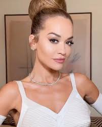 Bejewel your lips in Pillow Talk...