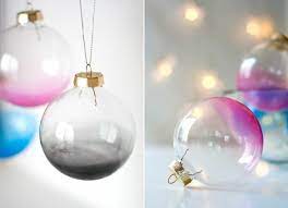 On peut consommer l'intérieur des boules ou tout simplement les utiliser pour parfaire sa déco de si vous voulez essayer une autre variante du mix pour chocolat chaud ou si vous n'avez pas de boules transparentes sous la main, voici 2 autres. 48 Diy Idees Pour Creer Une Boule De Noel Originale