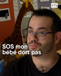 Le marchand de sable ne passe plus depuis longtemps dans cette famille.,  L’apprentissage du sommeil est un moment clé du développement du bébé. Il  implique intimement la relation aux parents et ...