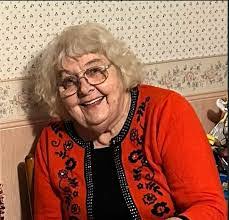 Tabitha Amos's Instagram, Twitter & Facebook