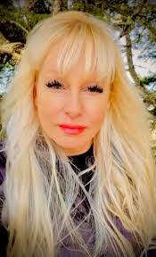 Lisa Bagby's Instagram, Twitter & Facebook