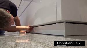 Abschlussleiste arbeitsplatte ikea big granit. Entfernen Und Montieren Von Sockelleisten An Kuchen Youtube