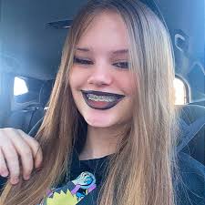 She got Our Hair Tie Bracelet 😳 LINK...