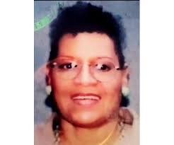 Gloria Cade's Instagram, Twitter & Facebook