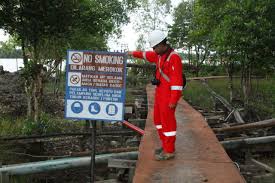 Pentingnya safety sign di tempat kerja media k3 indonesia. 6 Elemen Penting Dalam Menentukan Rambu K3 Yang Tepat Di Area Kerja Safety Sign Indonesia Rambu K3 Lalu Lintas Exit Emegency Label B3