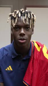 ¿Sabes a quién ha regalado @nicolas_williams9 la camiseta de su debut?  Descúbrelo en este vídeo #VamosEspaña #tiktokfutbol #españa #nationsleague