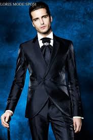 La collezione di abiti eleganti da uomo firmati hugo boss ti segue nelle occasioni più speciali. Smoking Tight E Tre Pezzi Per Gli Abiti Da Cerimonia Uomo Loris Mode Sposi