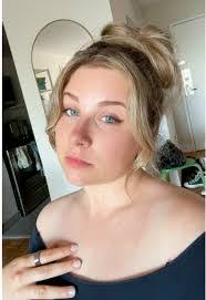 Shayna Scott's Instagram, Twitter & Facebook