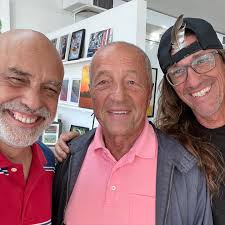 This guy change the world for us! Alex Rosner ( center ) is an is an iconic  American sound engineer and designer. He is known as the sound designer for  the club